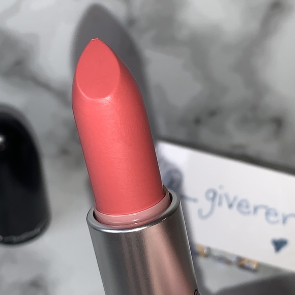 RUNWAY HIT NWOB Retro Matte Lipstick MAC - Picture 4 of 15